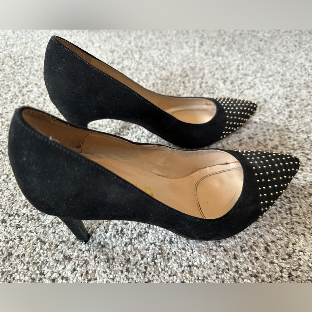 Edgy says black 2 inch heels, with gold studs. - Picture 5 of 5